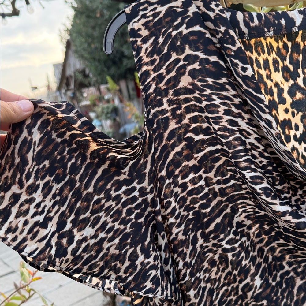 BOLD elements Animal Print Top - Picture 4 of 5